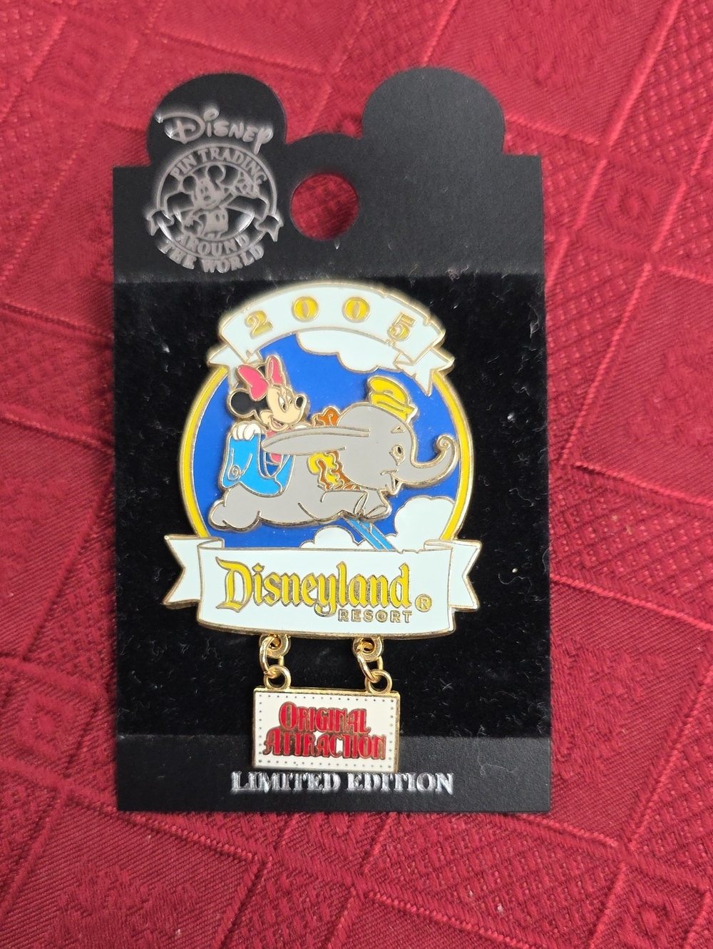 Kids Pin - Minnie & Dumbo 2005 Limited Edition (White, Blue)